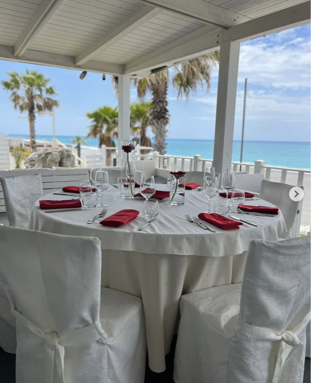 Tavoli sul mare